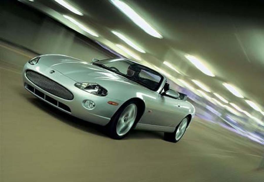  Jaguar XK8 2004 года  (фото 1 из 7)